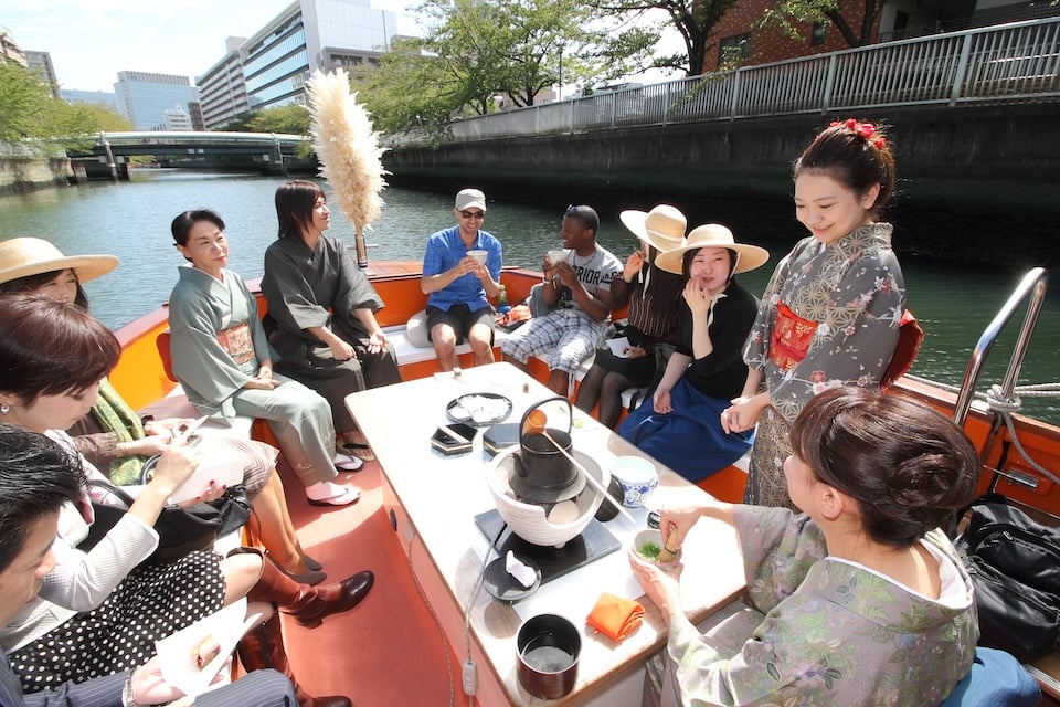 Tea ceremony at Yakatabune