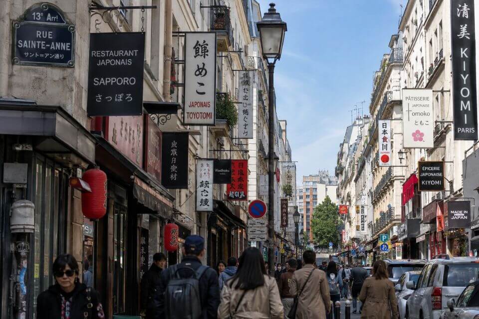 Japanese restaurants and grocery shops near the Paris Opera
