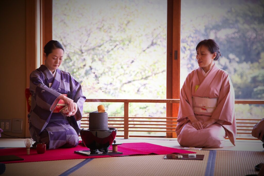 茶道体験：先生のパフォーマンス