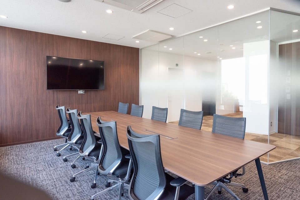 Seating Order in Japanese Meeting Rooms