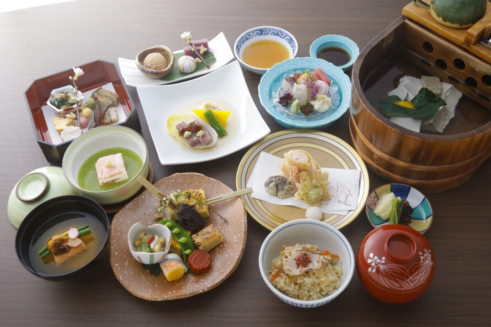 Tousuiro — Elegant Kyoto Tofu Cuisine by the Kamogawa River