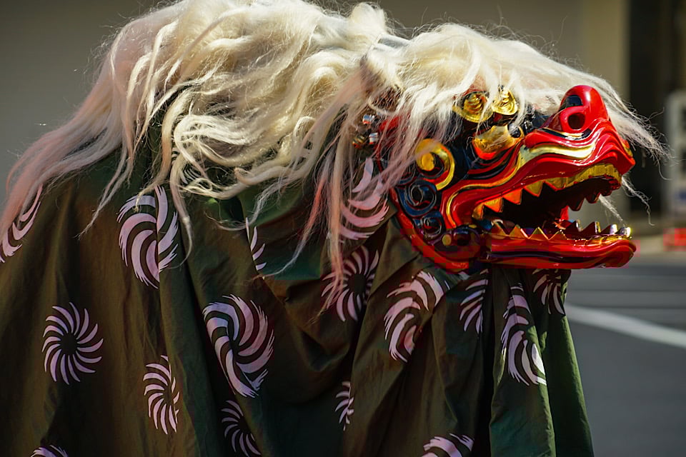 日本伝統工芸:獅子舞、縁起物