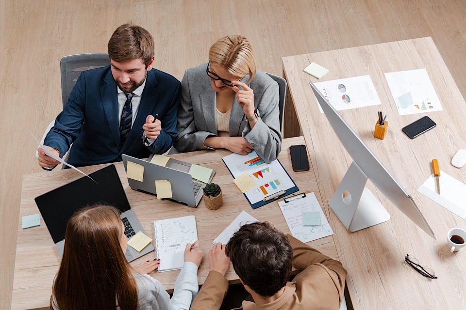Incentive travel for employees: meeting office 