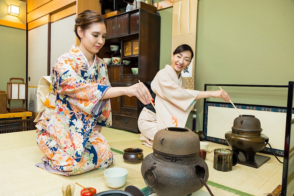 Incentive travel for employees:tea ceremony 
