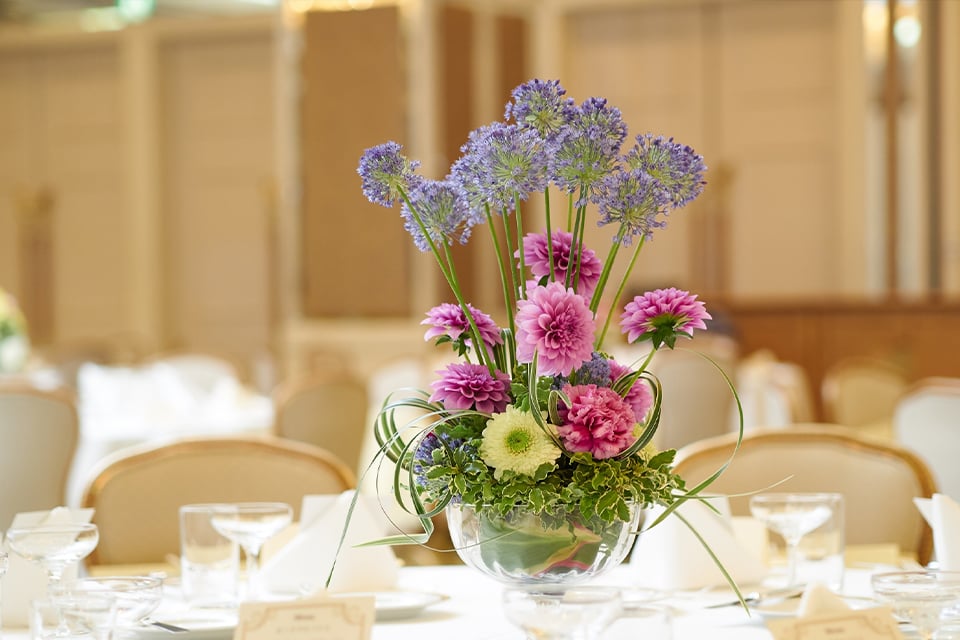 Elegant floral centerpiece prepared for a corporate gala dinner in Japan
