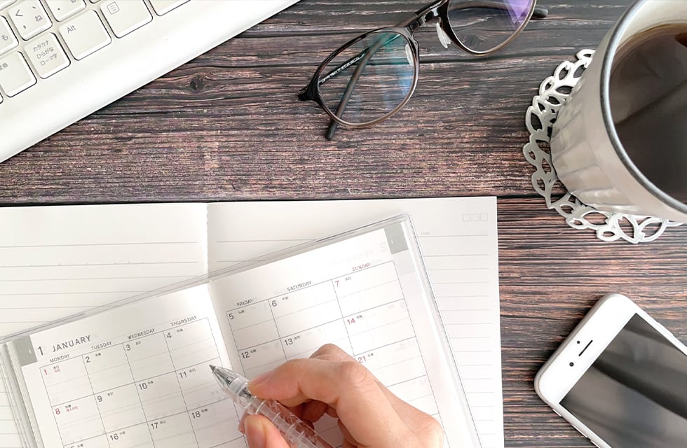 Planner creating a workshop agenda and session schedule