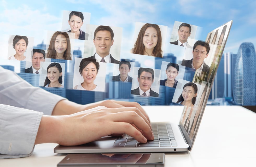 In-person and hybrid workshop formats for global business teams
