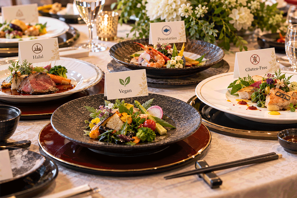 Individual meals labeled halal, vegan, pescatarian and gluten-free for a corporate event in Japan